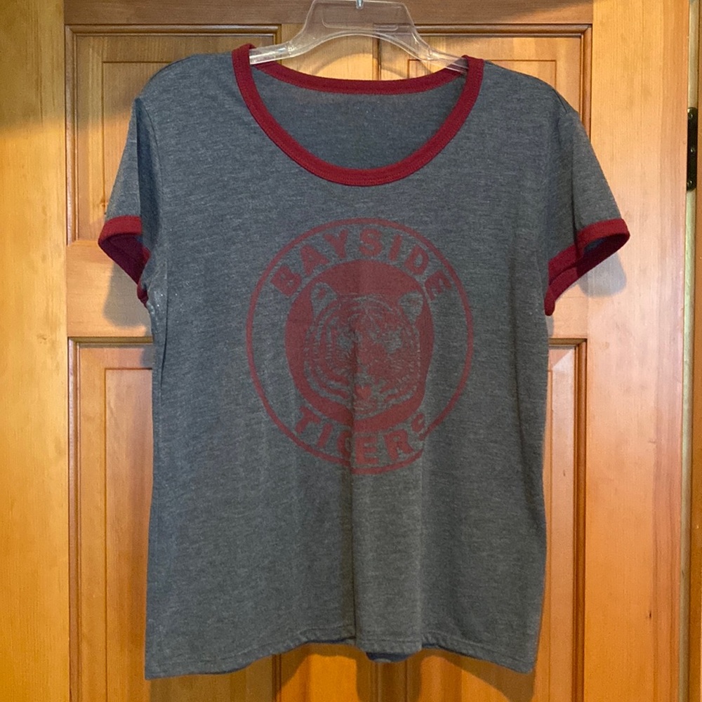 Any “Saved by the Bell” fans?? Bayside Tigers graphic tee.